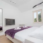 Bela 4* Primošten