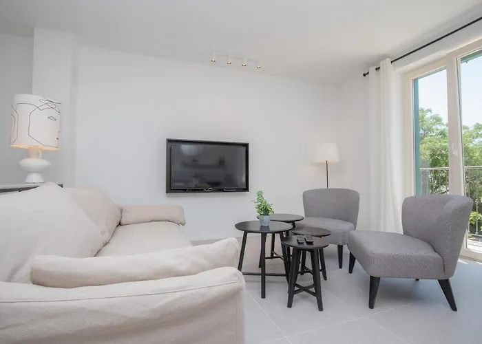 Guest house Bela Primosten