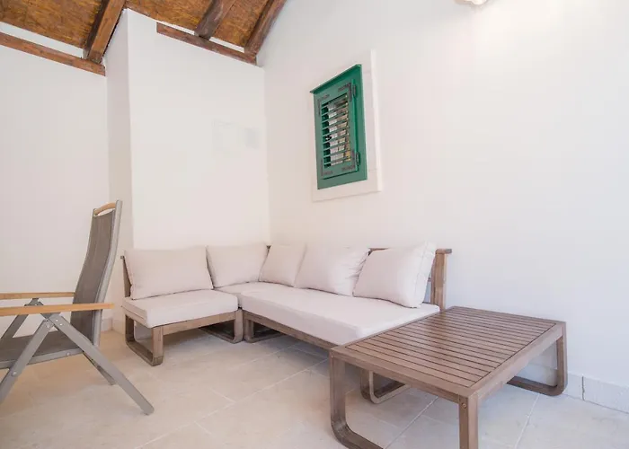 Bela 4* Примоштен